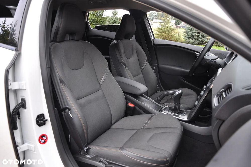 Volvo V40 Cross Country - 24