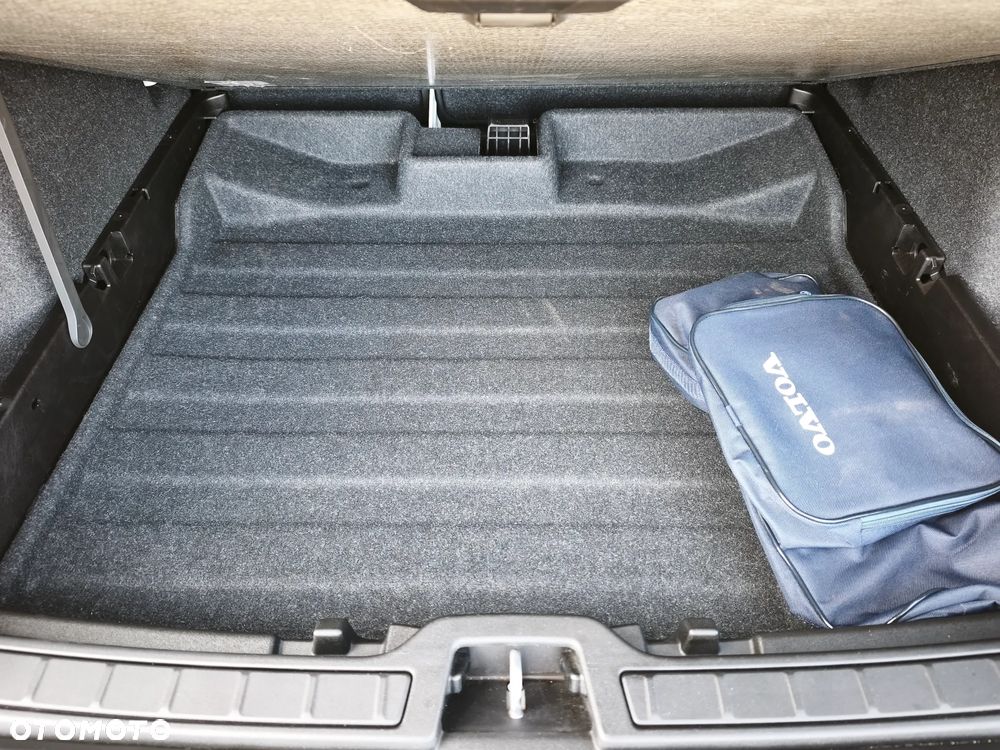 Volvo XC 40 T3 Momentum - 19