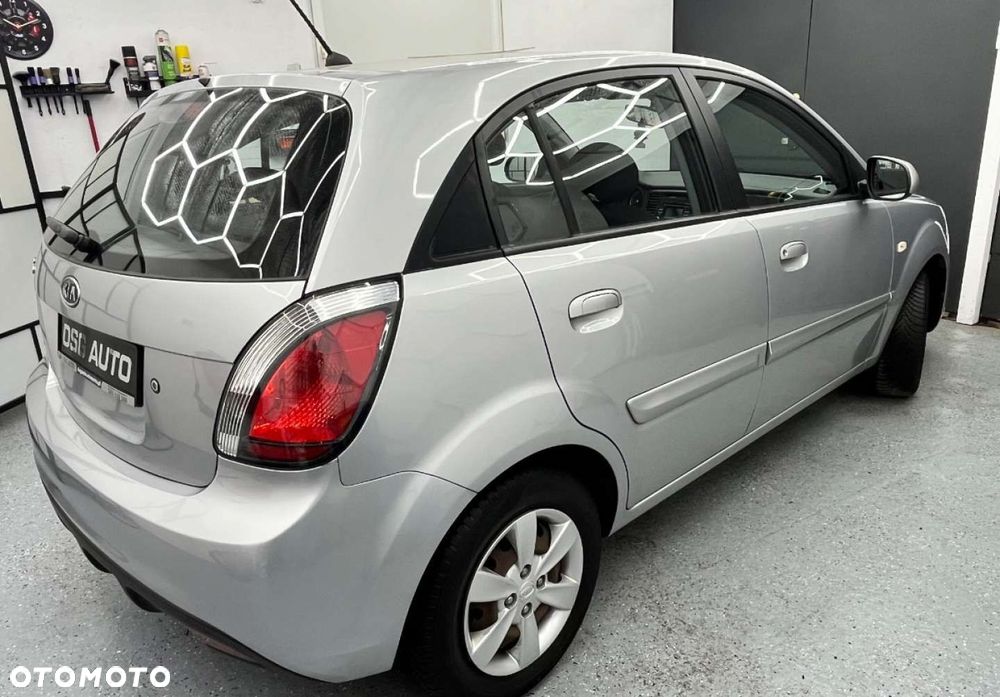 Kia Rio - 8