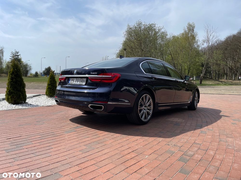 BMW Seria 7 740Li - 21