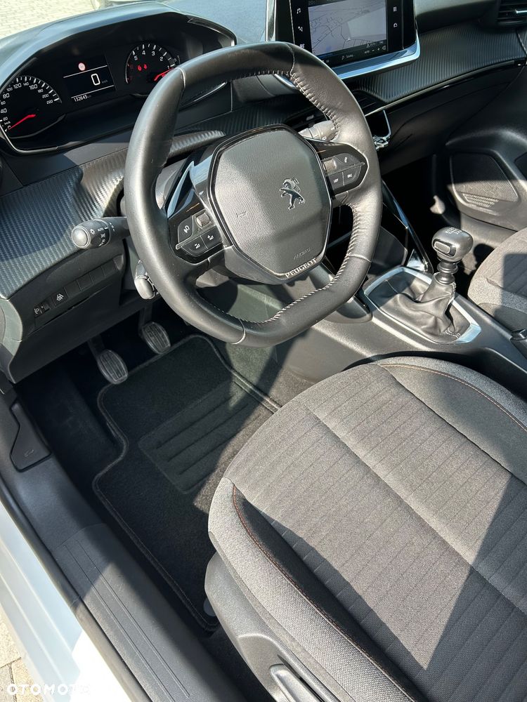 Peugeot 208 - 12