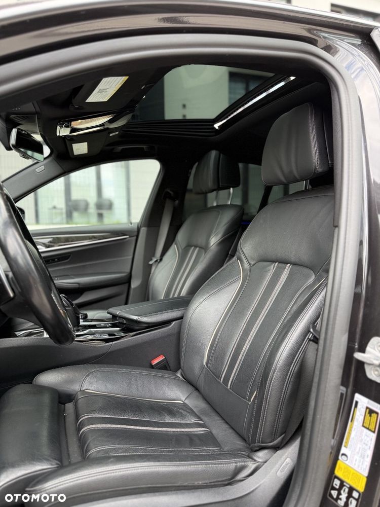 BMW Seria 5 M550i xDrive sport - 19