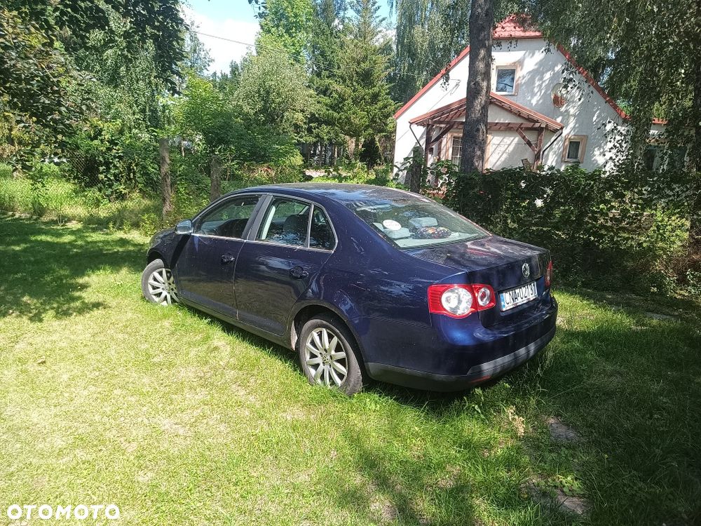Volkswagen Jetta - 3