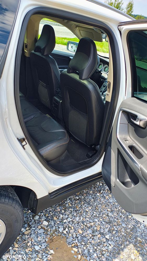Volvo XC 60 D5 AWD Momentum - 22