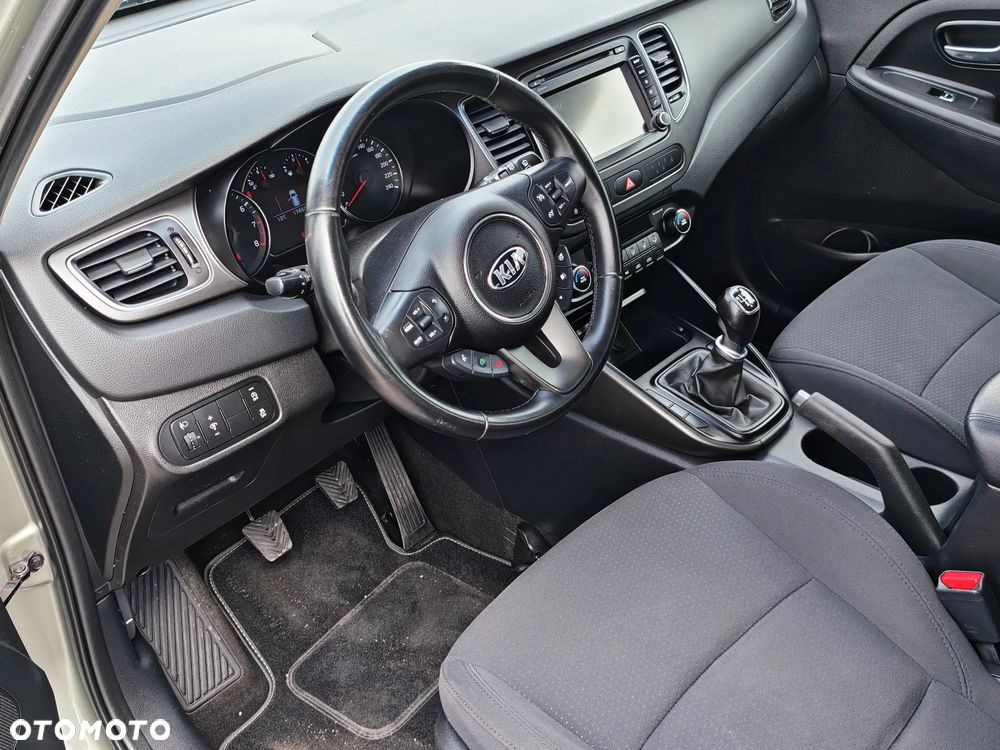 Kia Carens - 16