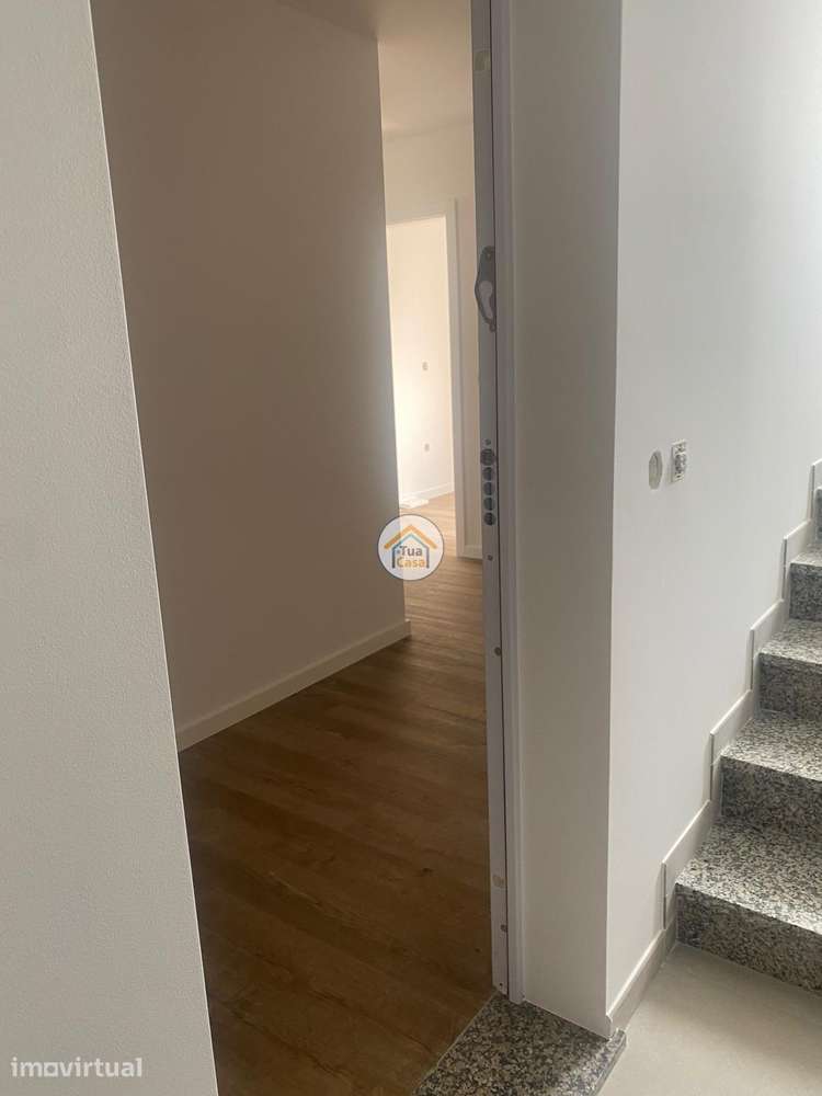 Apartamento T2 Duplex Novo com Entradas Independentes Para poder renta - Grande imagem: 2/27