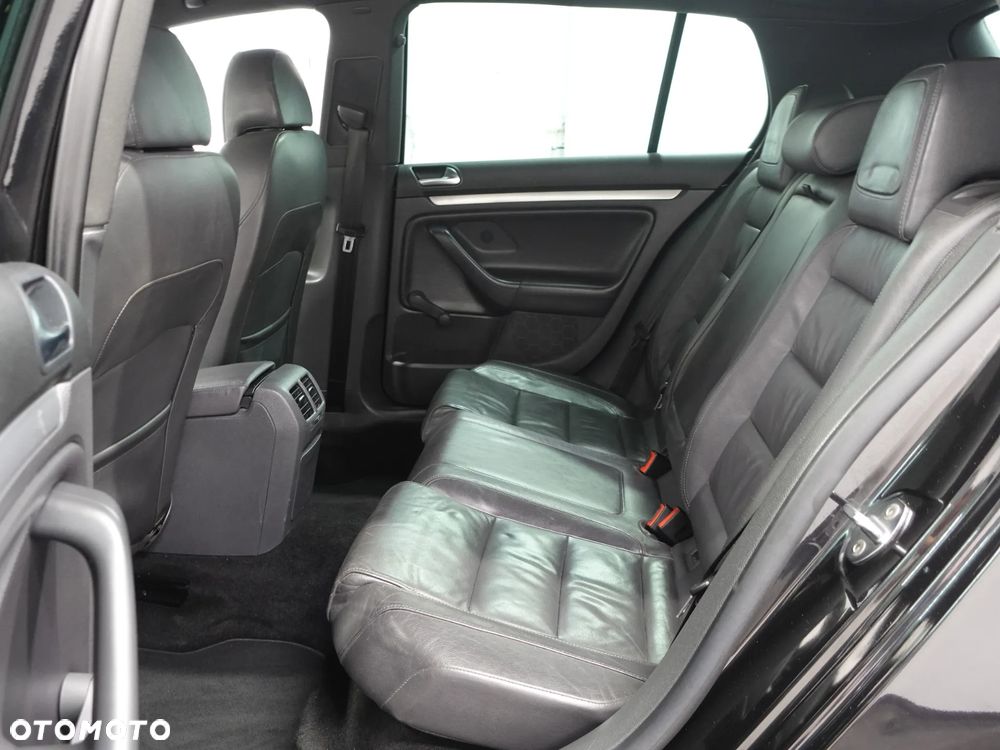 Volkswagen Golf - 22