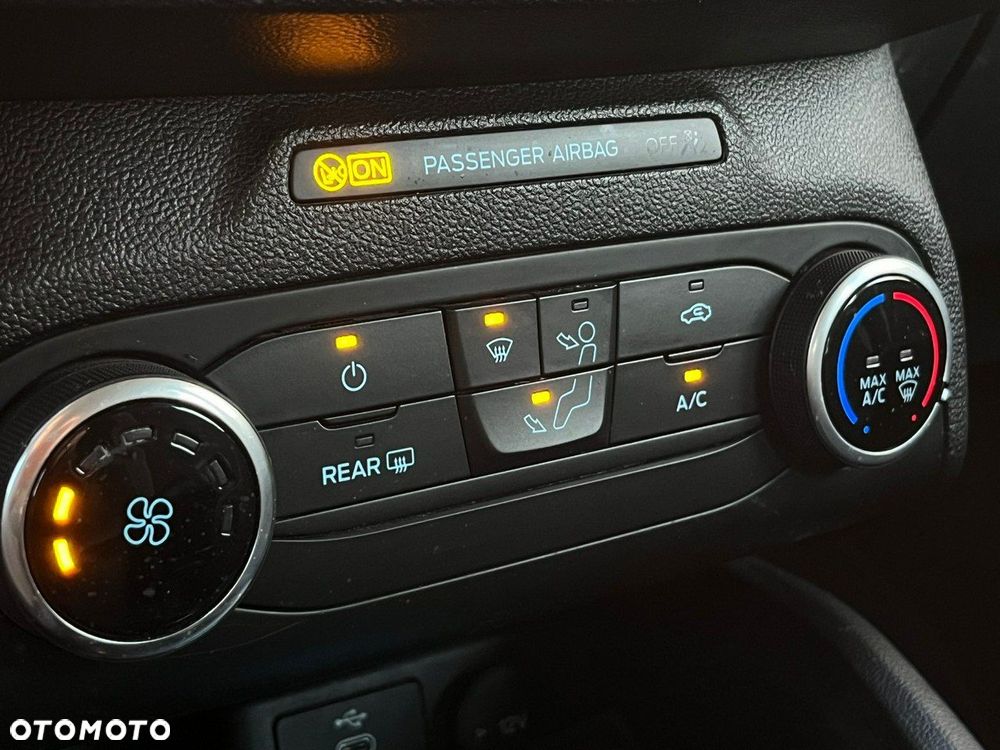 Ford Focus 1.5 EcoBlue Start-Stopp-System TITANIUM DESIGN - 27