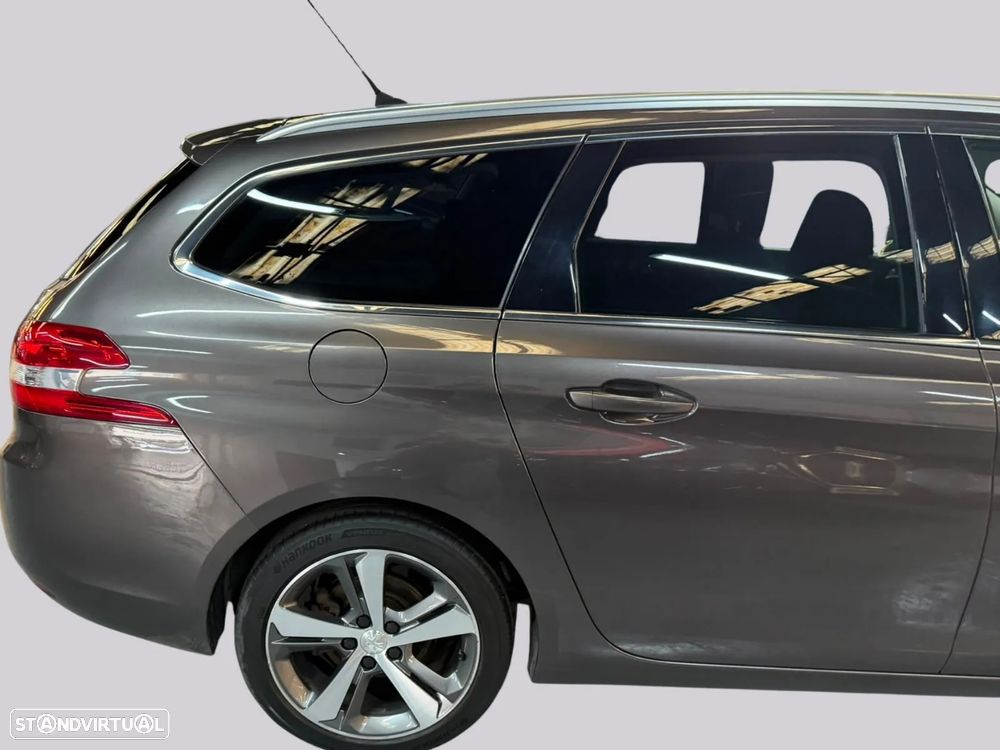 Peugeot 308 - 8