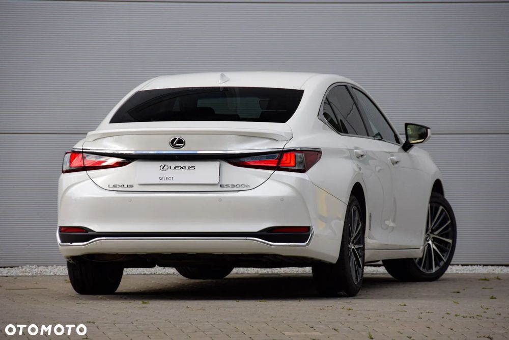 Lexus ES - 5