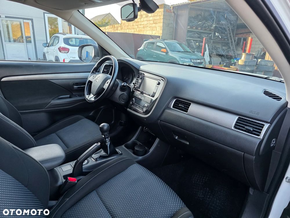 Mitsubishi Outlander 2.2 DI-D 4WD Intense - 14
