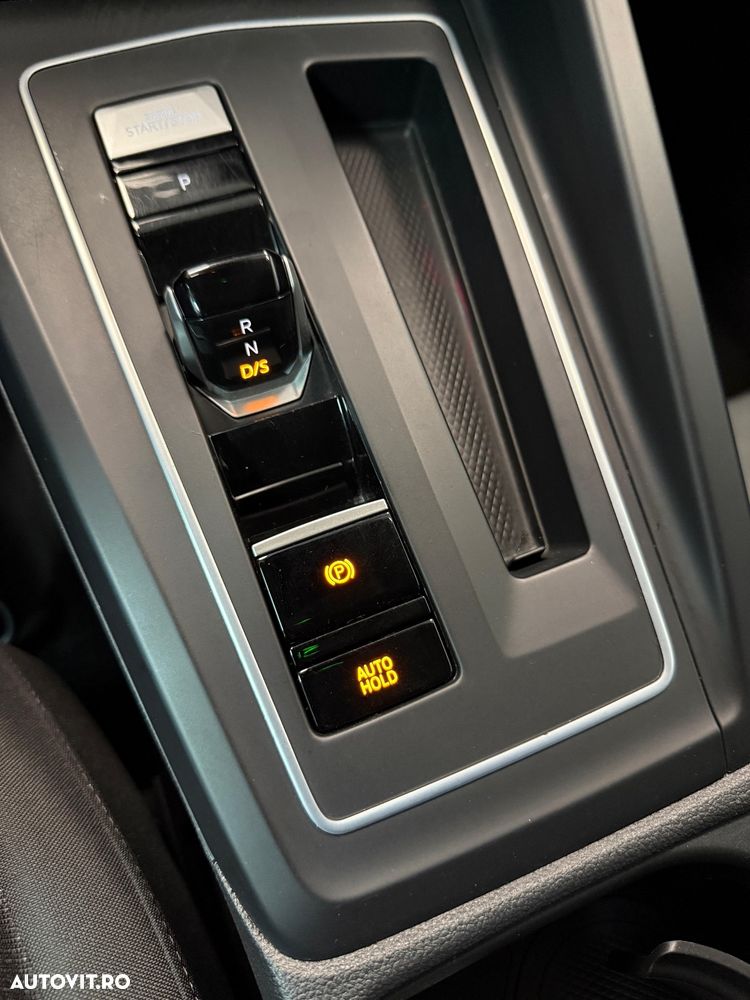 Volkswagen Golf 1.0 eTSI DSG MHEV Life - 23