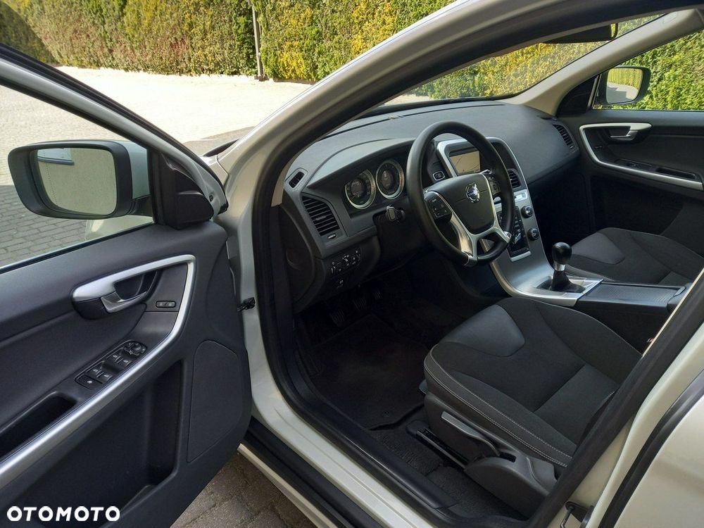 Volvo XC 60 DRIVe Momentum - 32