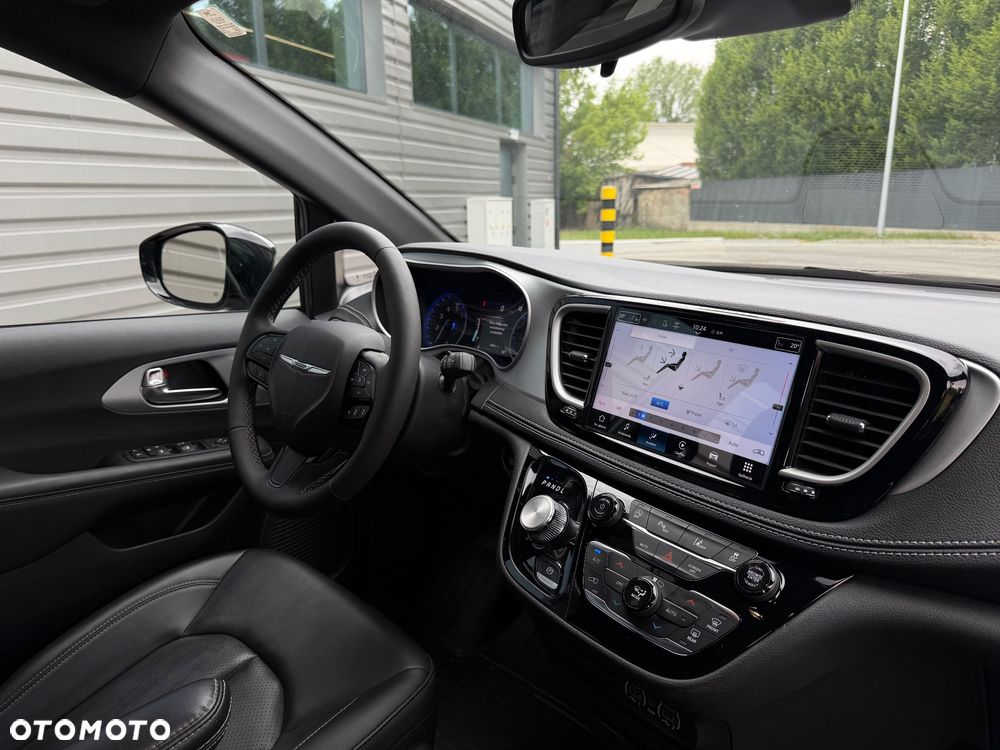 Chrysler Pacifica - 13