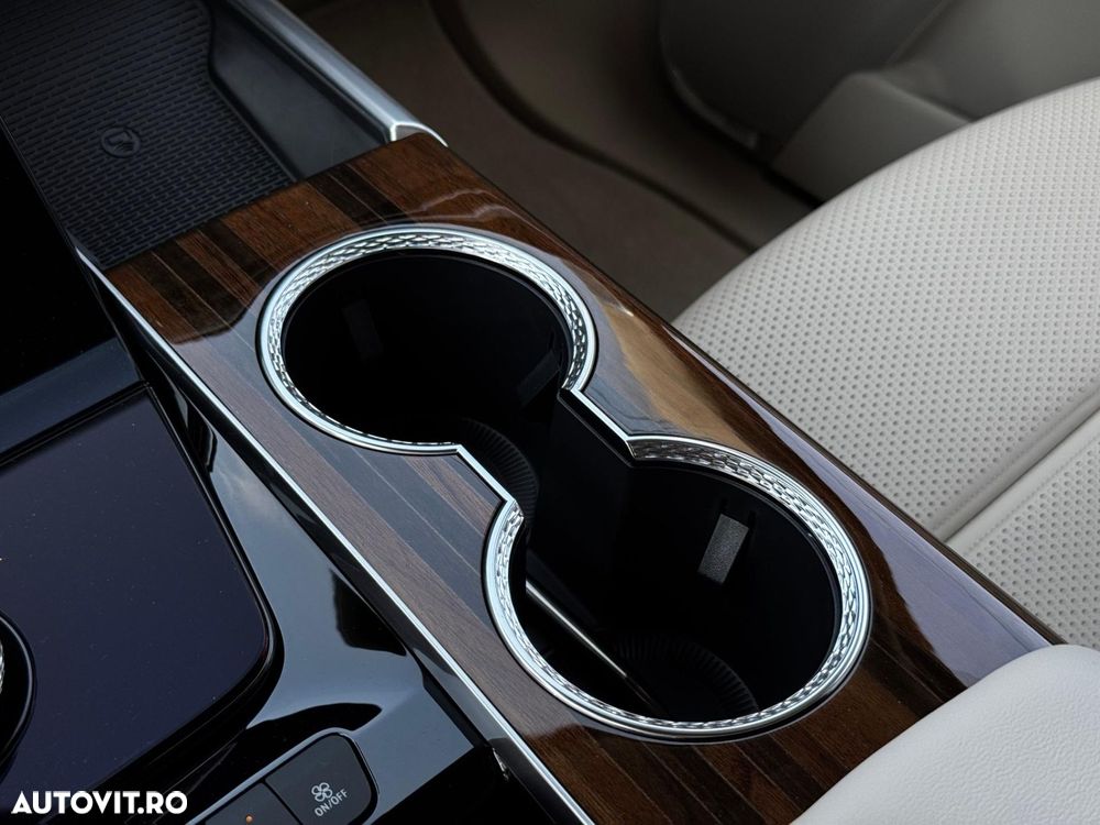 Cadillac Escalade - 31