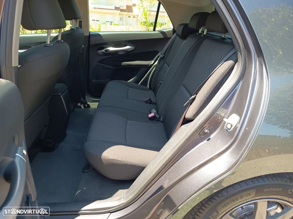 Toyota Auris 1.4 D-4D Comfort - 13