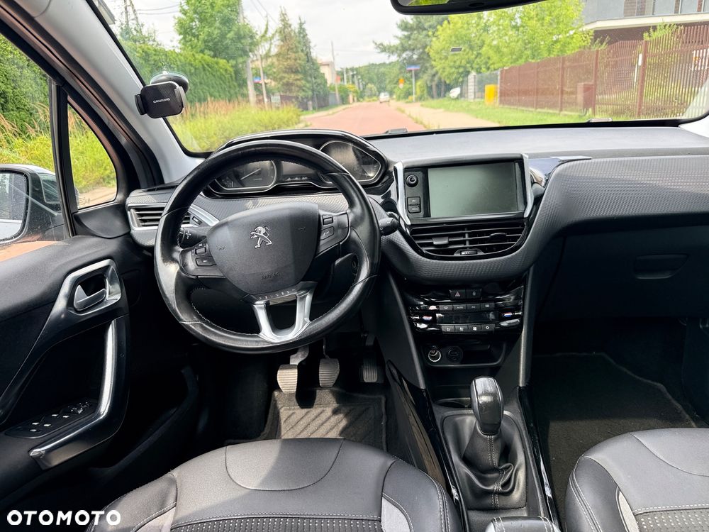 Peugeot 2008 1.2 Pure Tech Allure S&S - 6
