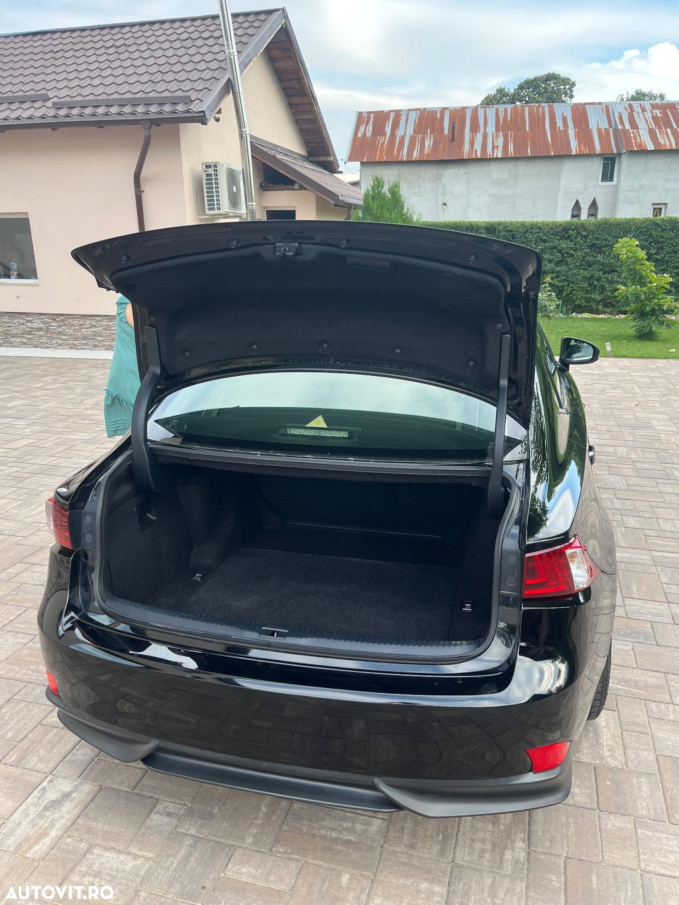Lexus Seria IS 300h - 9
