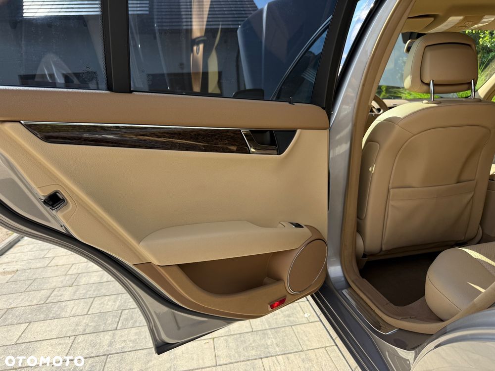 Mercedes-Benz Klasa C ver-200-kompressor-avantgarde - 17