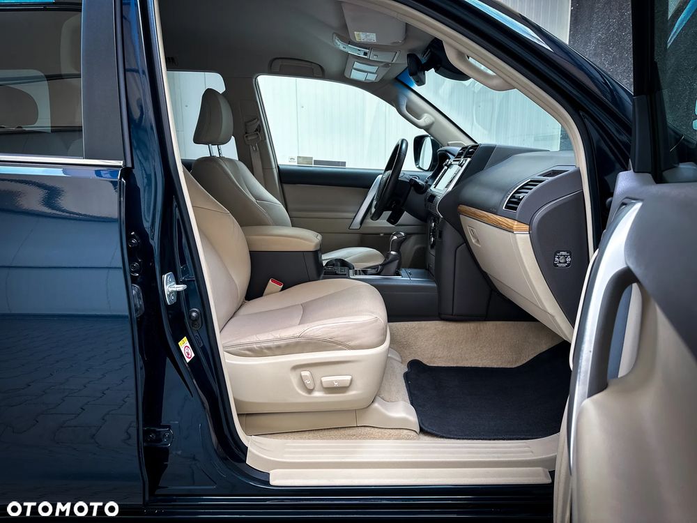 Toyota Land Cruiser LC 2.8 D-4D Invincible - 32