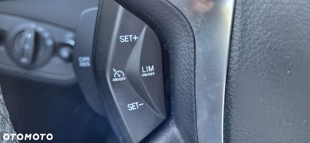 Ford Kuga 1.6 EcoBoost 2x4 Titanium - 38