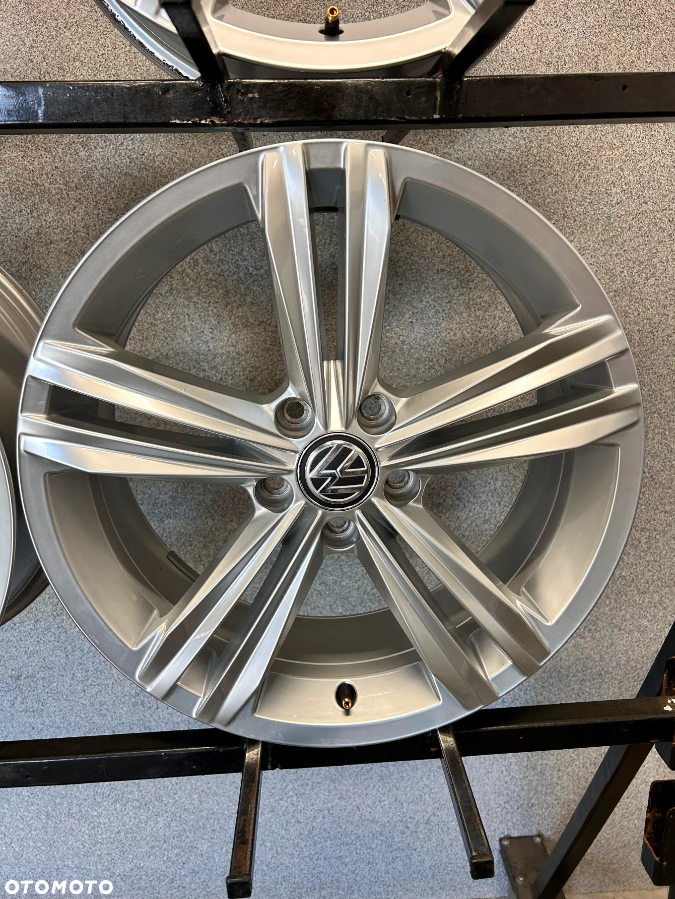 4 FELGI ALU. VW TIGUAN,PASSAT,,CC,T-ROC 18'' 7J ET43 VW: SNA 601025 M - 11
