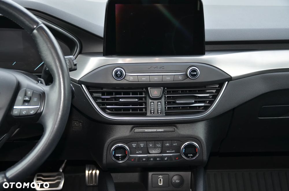 Ford Focus 2.0 EcoBlue Titanium - 11