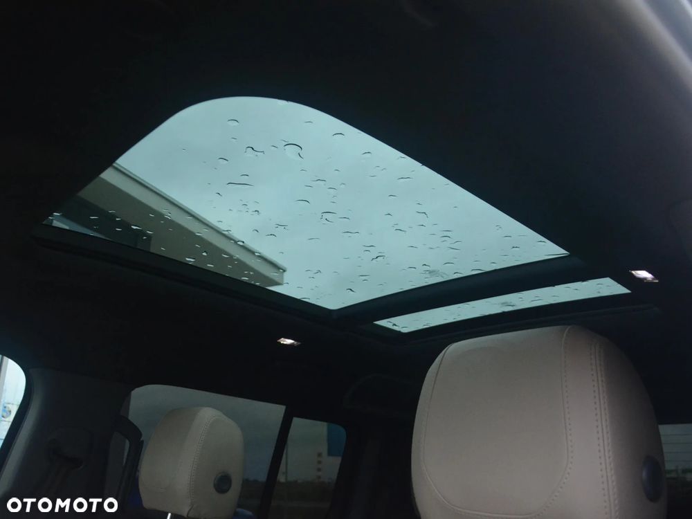 Land Rover Defender 110 D250 SE - 14