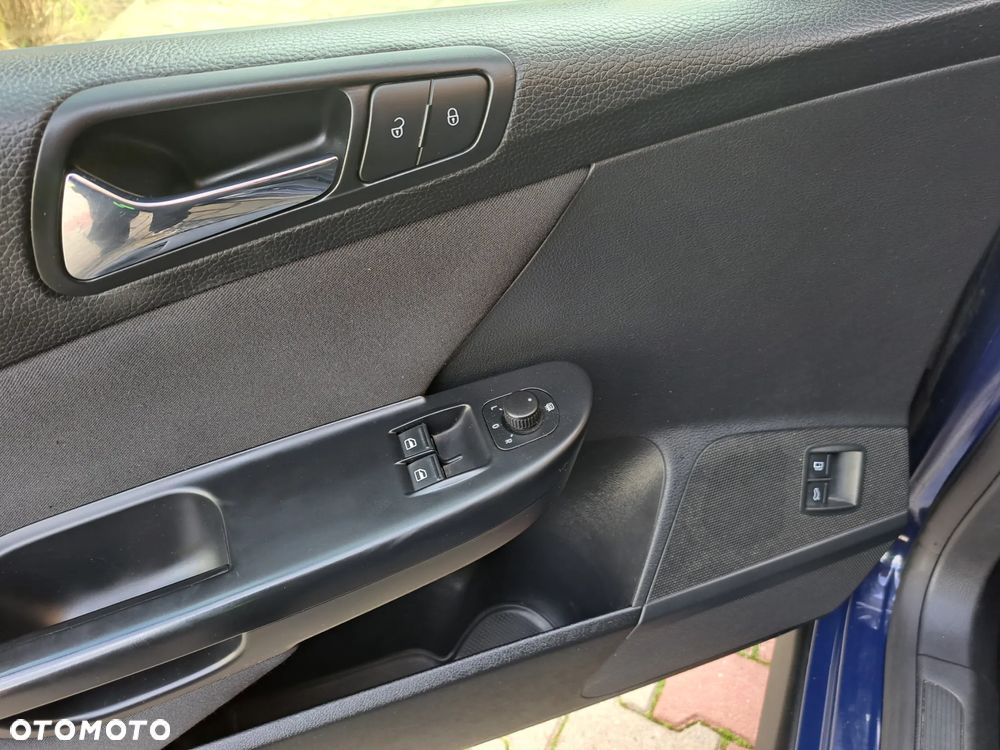 Volkswagen Passat - 12