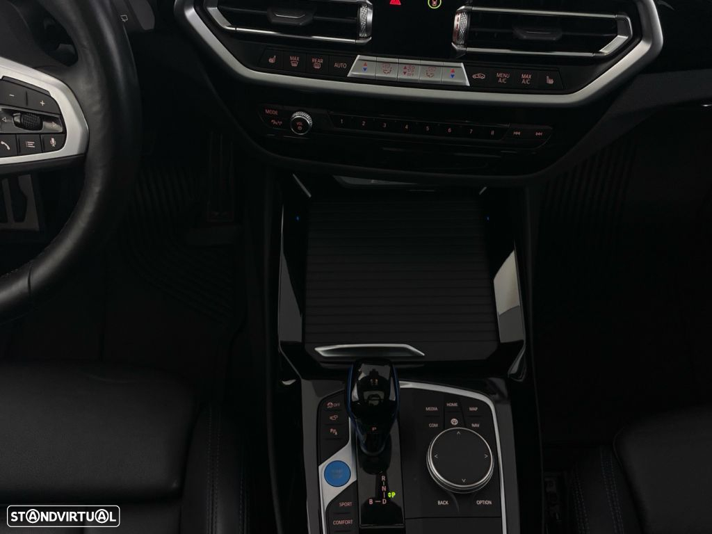 BMW iX3 M Sport Impressive - 16