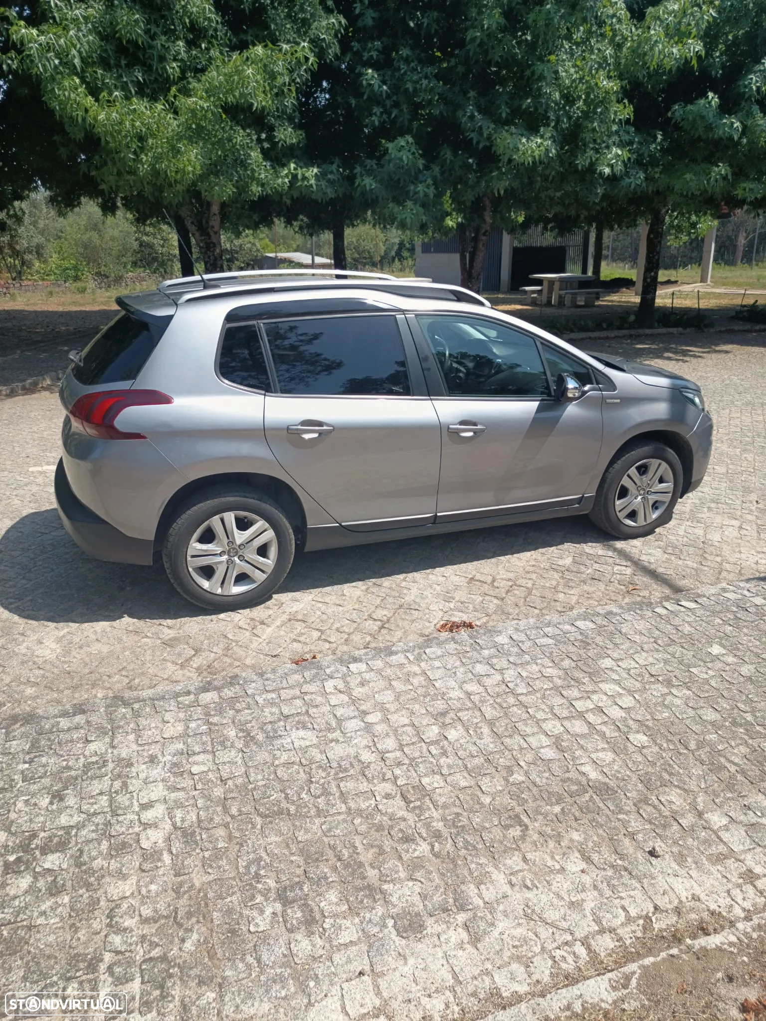 Peugeot 2008 1.2 PureTech Style - 8