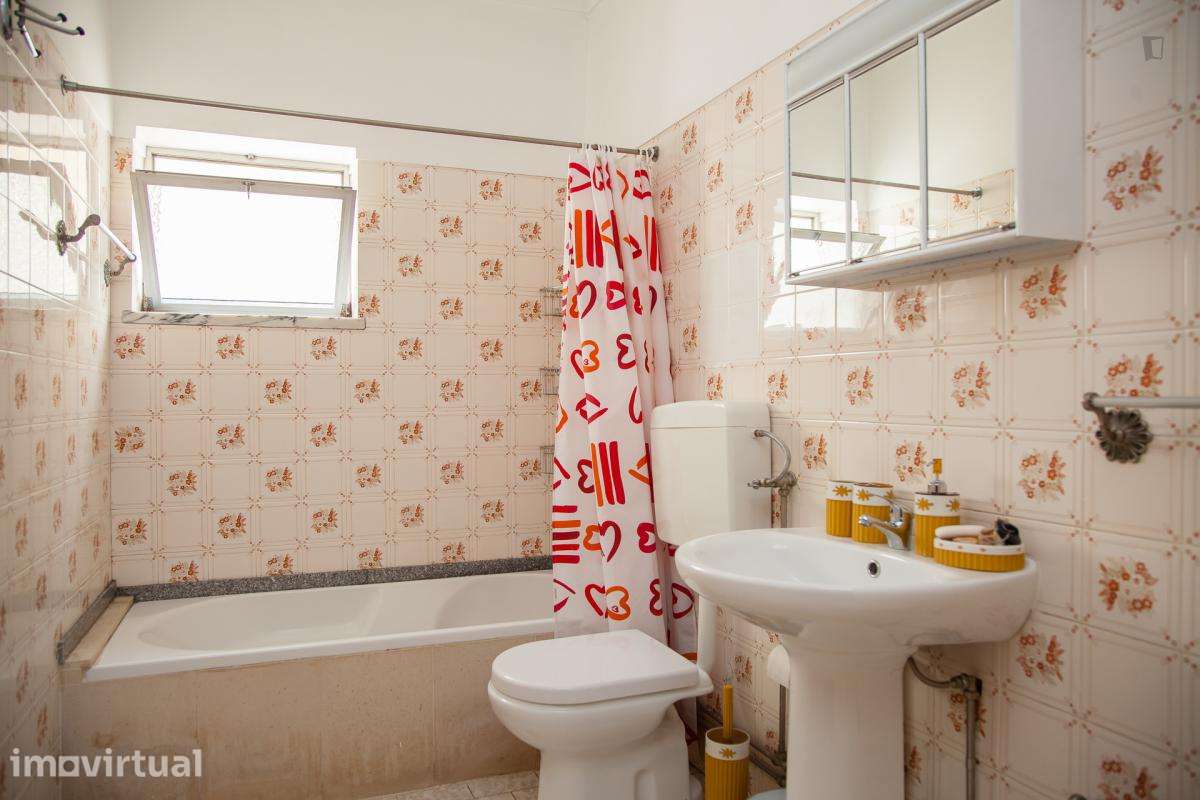 Quarto - localizado em Casal do Bispo Coimbra - Grande imagem: 2/24