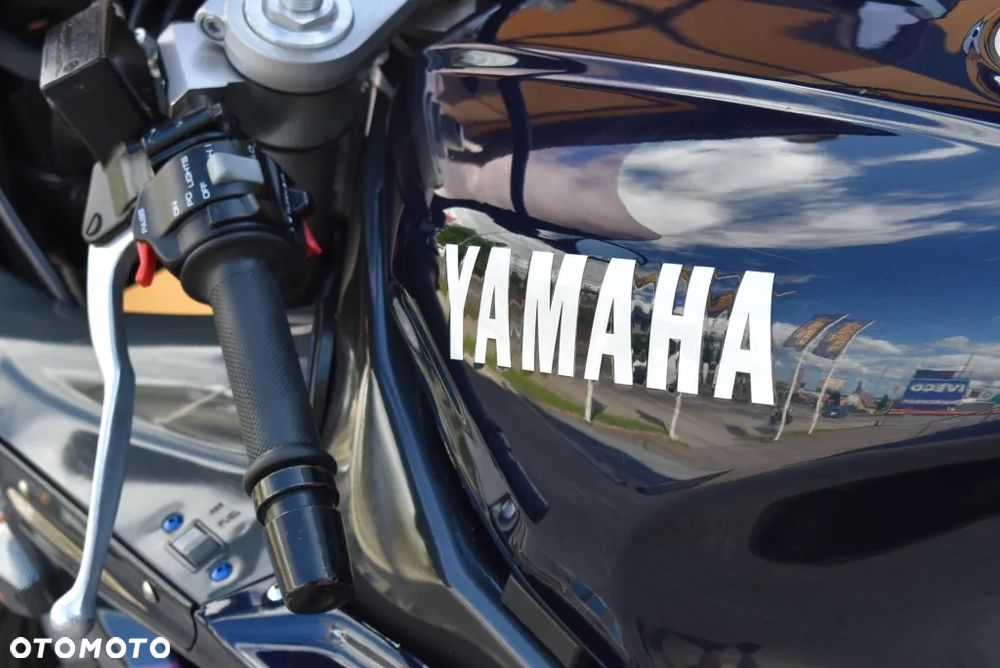 Yamaha FZR - 20
