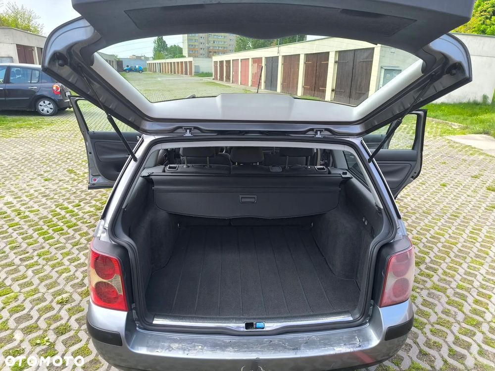 Volkswagen Passat - 1