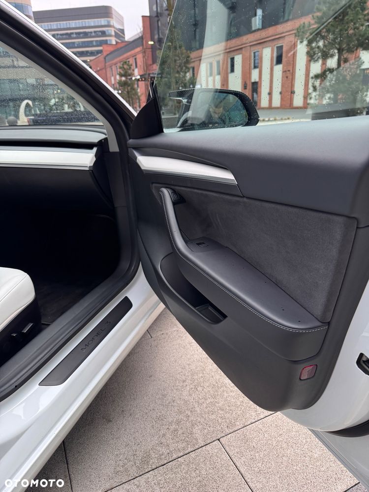 Tesla Model 3 - 35