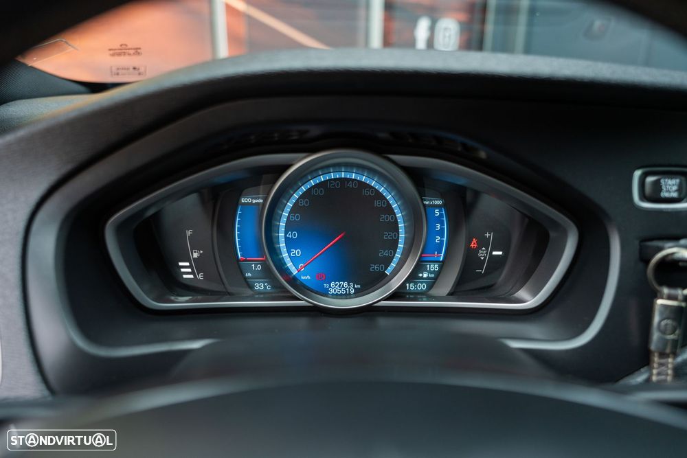 Volvo V40 D2 R Design - 14