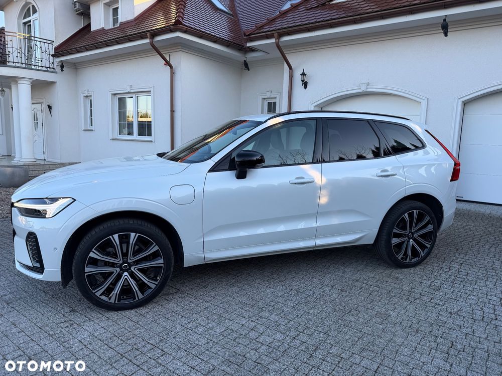 Volvo XC 60 T6 Plug-In Hybrid AWD Ultra Dark - 3