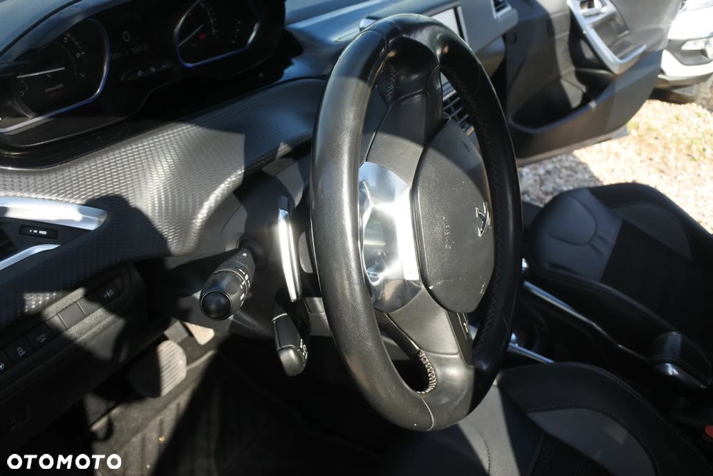 Peugeot 2008 PureTech 82 ETG5 STOP&START Allure - 18