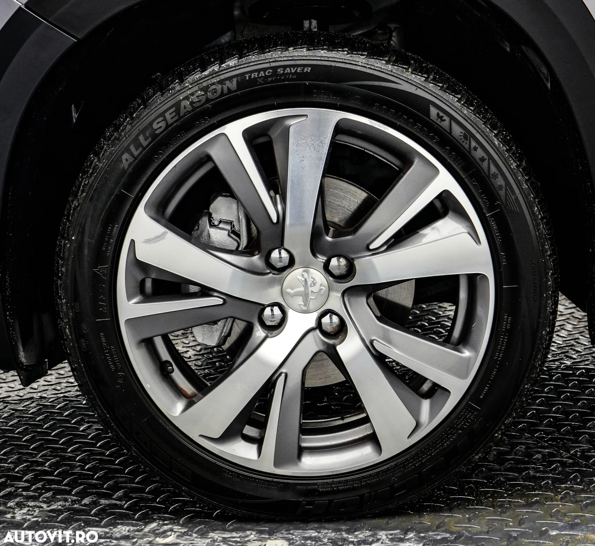 Peugeot 2008 1.2 PureTech Turbo EAT6 S&S Allure - 29