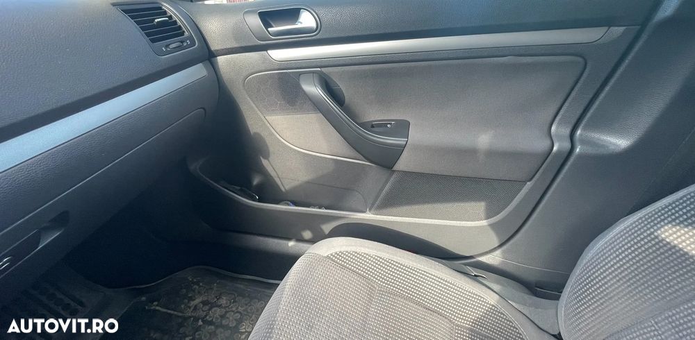 Volkswagen Jetta - 2
