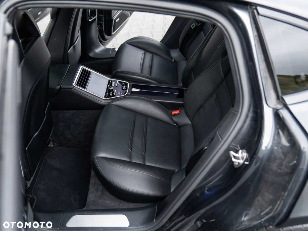 Porsche Panamera - 30