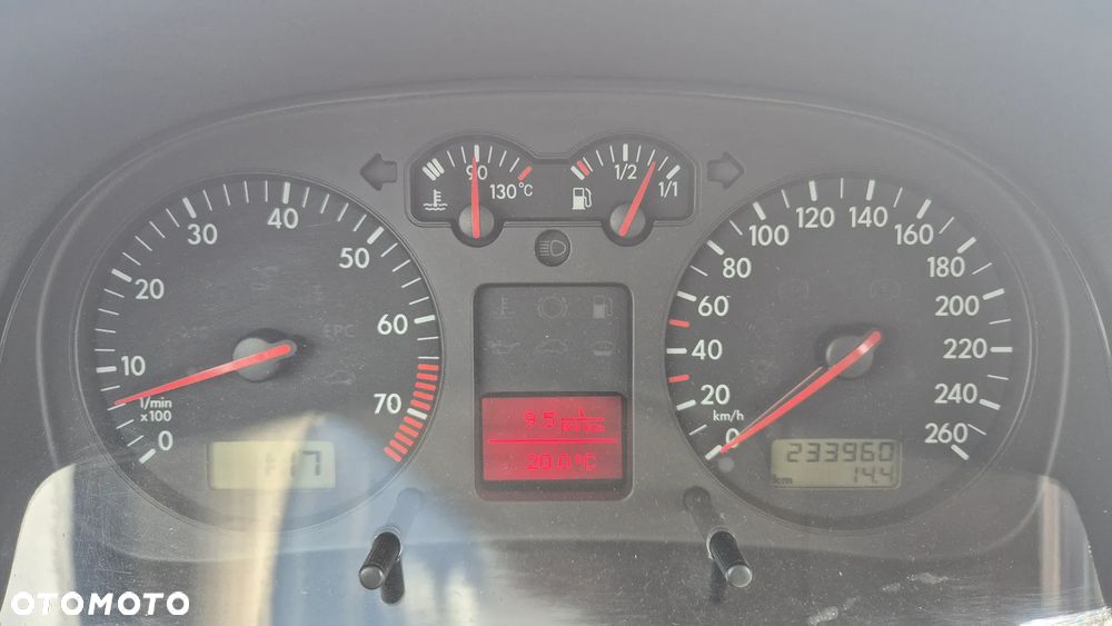 Volkswagen Golf 1.6 Comfortline - 19