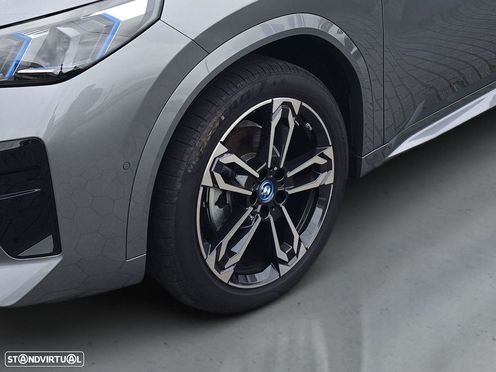 BMW iX2 eDrive20 - 4