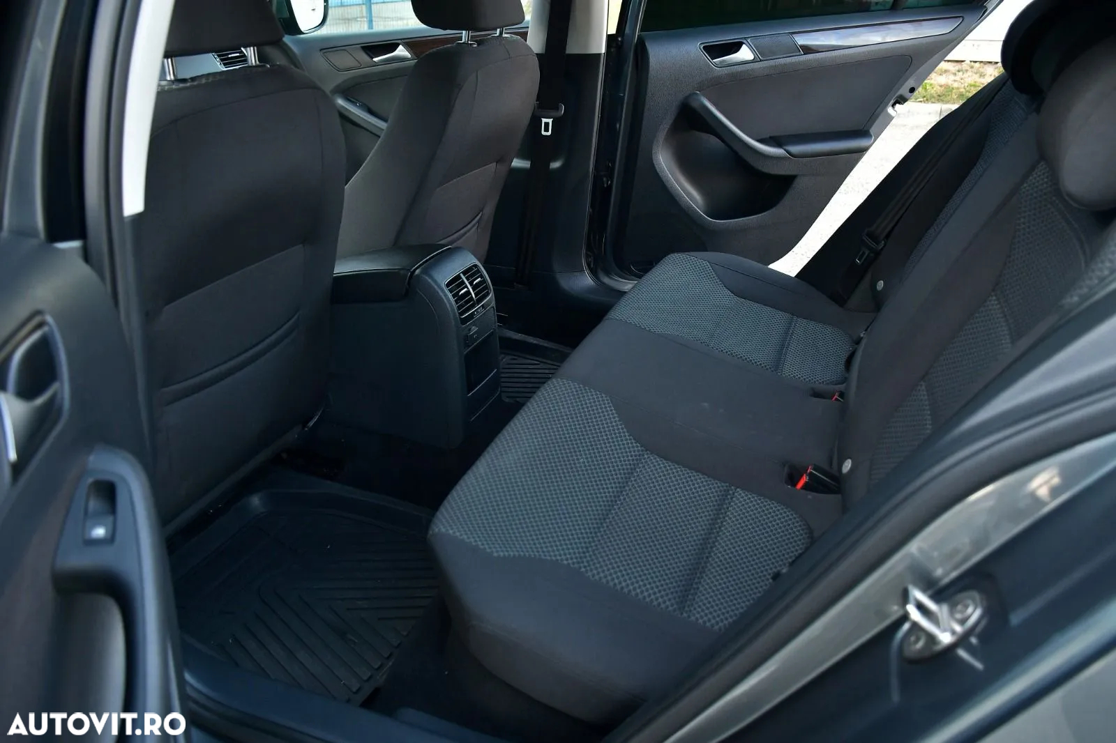 Volkswagen Jetta 1.2 TSI BMT Trendline - 17