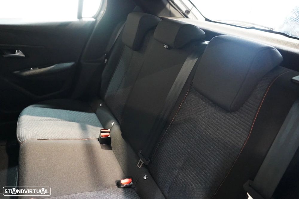 Peugeot 208 - 28