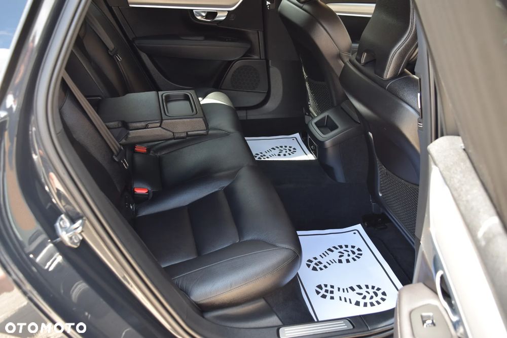 Volvo V90 D3 Momentum Pro - 39