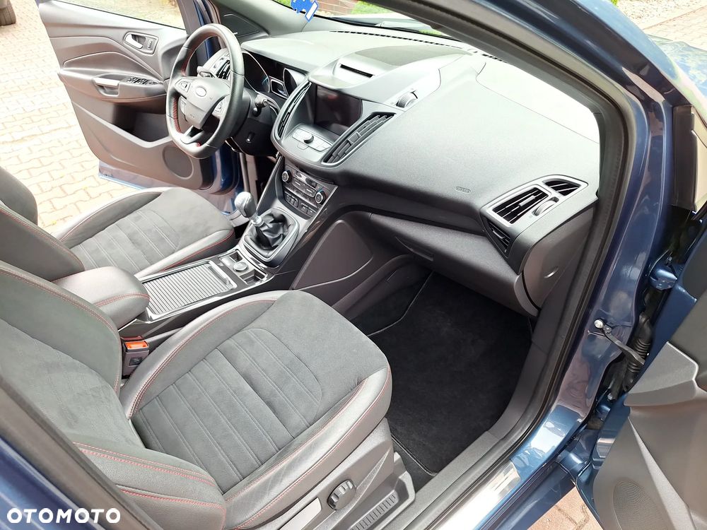Ford Kuga 1.5 EcoBoost 2x4 ST-Line - 11