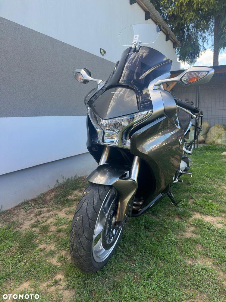 Honda VFR - 21