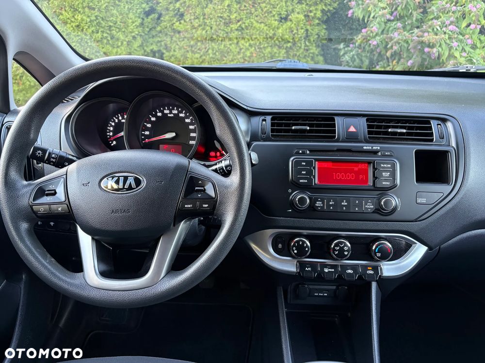 Kia Rio - 11