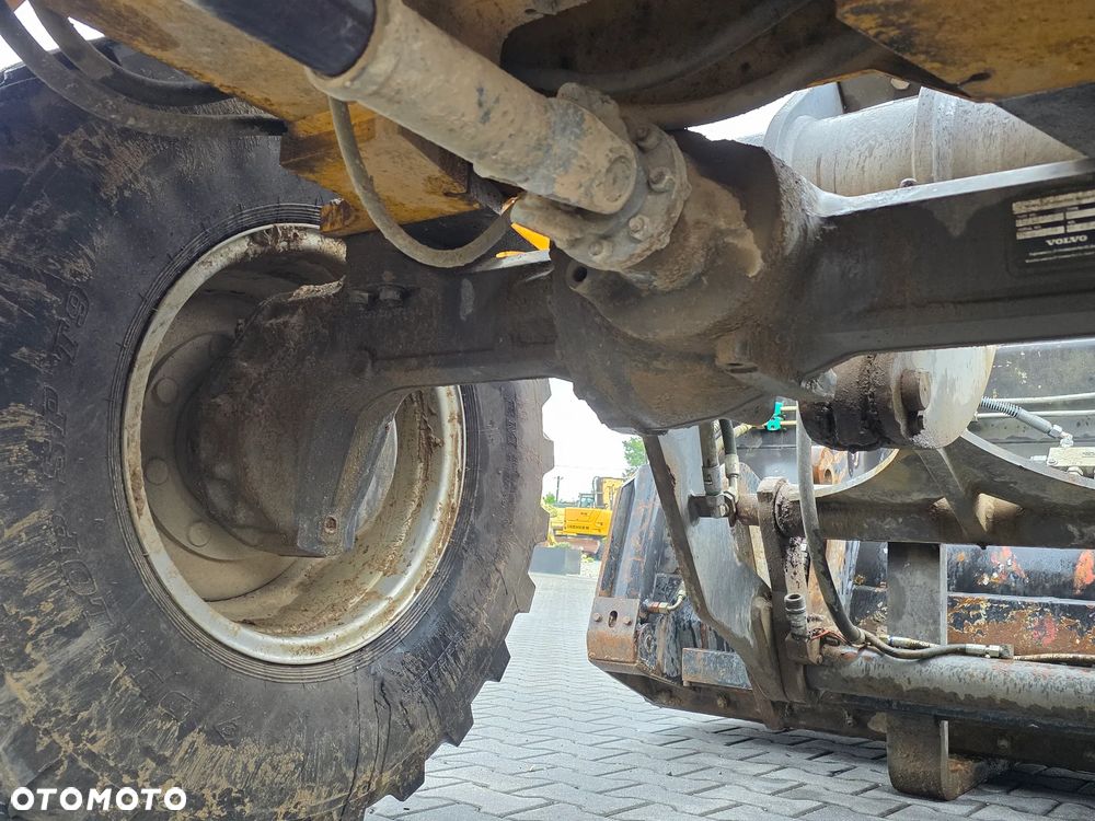 Volvo L30B-ZX, 2013 ROK, ŁYŻKA OTWIERANA + WIDŁY - 13